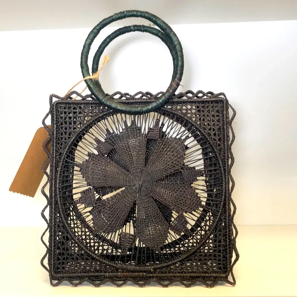 🎉HP🎉Wicker tote handcrafted - Picture 1 of 6